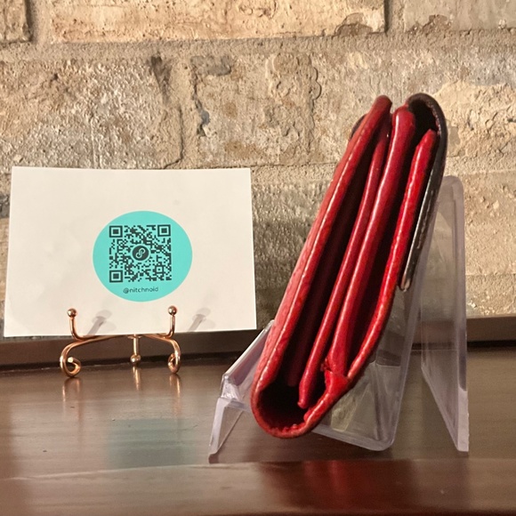 AUTHENTIC GUCCI RED LEATHER CONTINENTAL WALLET - Picture 4 of 15